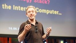 DFINITY 创始人 Dominic：Web3 多链时代，Internet Computer 路在何方？